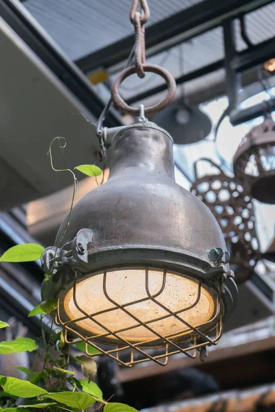 Vintage Průmyslové Stylové Lampy Visící Stropu Kovového Materiálu — Stock fotografie