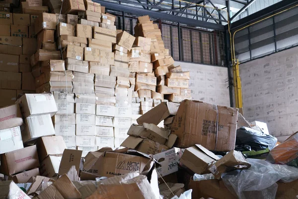 Blurry Image Poorly Organized Warehouse Lot Messy Stocks Boxes — Stock Photo, Image