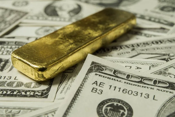 Крупним Планом Зображення Доларової Купюри Золотим Баром — стокове фото