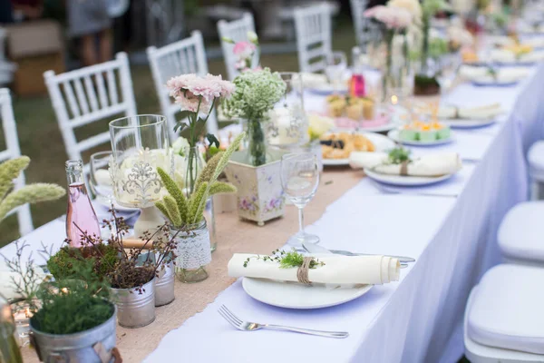 Outdoor Catering Middag Bröllop Med Hemgjord Garnishes Dekoration — Stockfoto