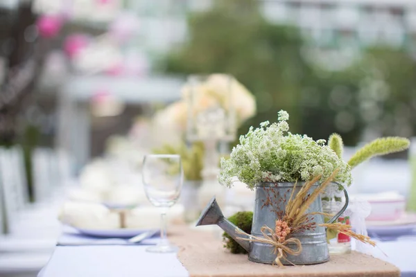 Catering Dinner Freien Bei Der Hochzeit Mit Hausgemachter Dekoration — Stockfoto