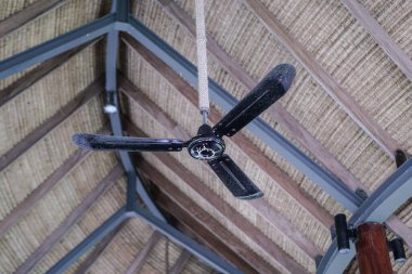 Tavan vantilatörü, Tayland 'da tropikal iç mekan tarzı.