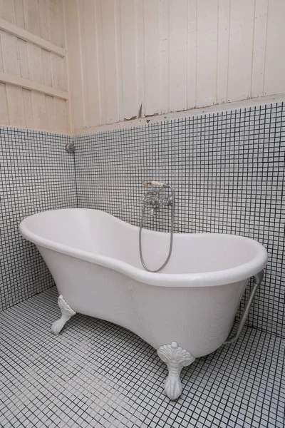 Vintage Prysznic Wanna Kolonialnym Stylu Łazienki — Zdjęcie stockowe
