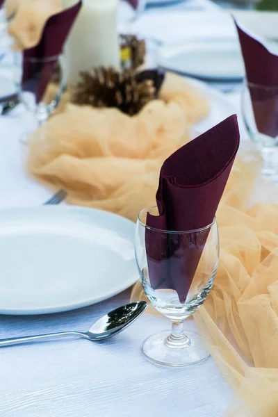 Vasos Agua Preparados Con Servilletas Para Cena — Foto de Stock