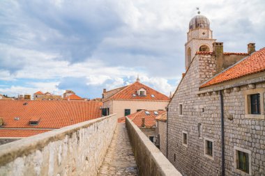 Dubrovnik 'in eski kasabasındaki turist duvarında