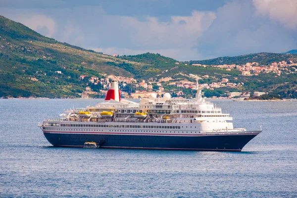 Hırvatistan 'ın Dubrovnik kentinde yolcu gemisi