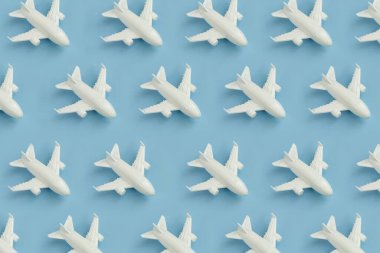 Plastik uçak oyuncakları montajı