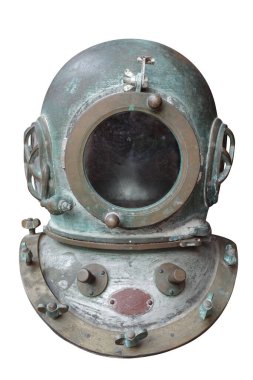 Eski paslı vintage metal miğfer beyaz arka planda kırpma yolu ile izole