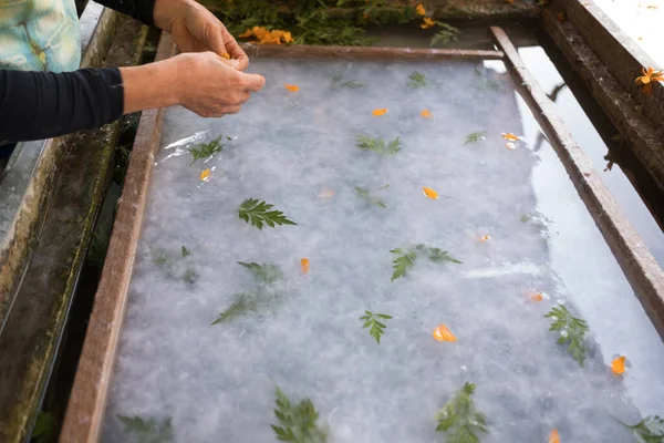 Making Mulberry Paper Decorating Leaves Flower Urban Career Thailand — Stock Photo, Image