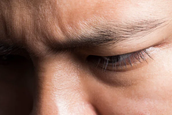 Asyalı Bir Adamın Yüzünde Stresli Bir Ifade — Stok fotoğraf