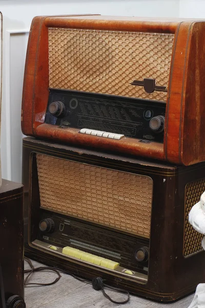 Velho Vintage Colecionável Rádio Madeira Rara Canto Sala — Fotografia de Stock