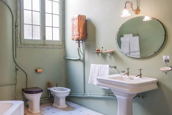 Klasyczny Stary Zlewozmywak Toalecie Vintage — Zdjęcie stockowe