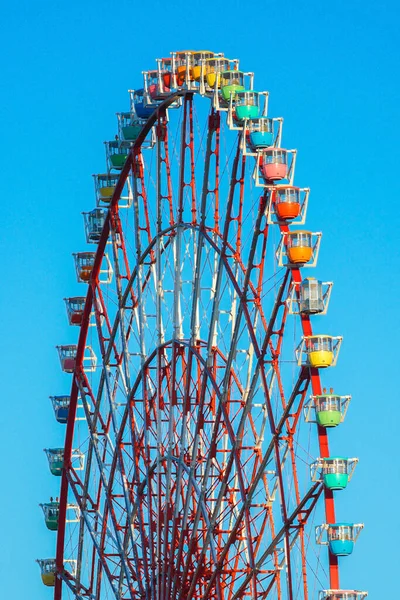 Roue Ferris Colorée Avec Ciel Bleu — Photo