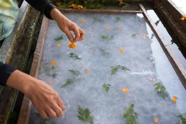 Making Mulberry Paper Decorating Leaves Flower Urban Career Thailand — Stock Photo, Image