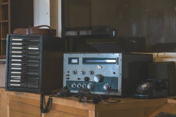 Rádio Comunicação Vintage Com Telefone Antigo Escritório Prisão — Fotografia de Stock