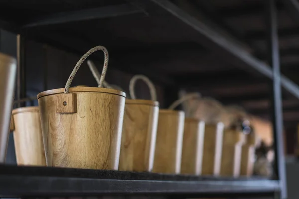 Cubos Hechos Mano Madera Con Tapa Estante Imagen de stock