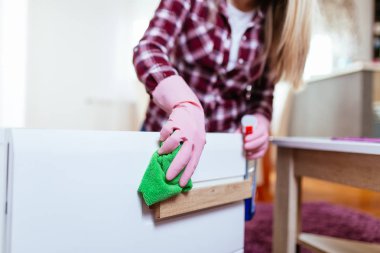 mikrofiber bezle temizlik kadın