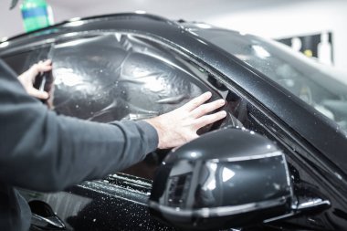 uzman pencere arabada renklendirme yapar