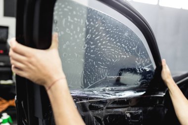 uzman pencere arabada renklendirme yapar