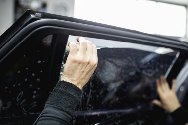 uzman pencere arabada renklendirme yapar