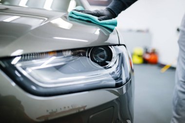 temiz çamaşır arabaya oto yıkama