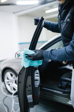 temiz çamaşır arabaya oto yıkama