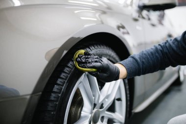 adam temizlik araba, araba ayrıntılı (veya valeting) kavramı