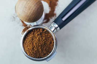 Zemin kahve tozu atış kapatın.