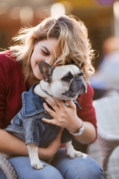 Beautiful Woman Holding Adorable Fawn French Bulldog Her Lap Cafeteria — Stock Photo, Image