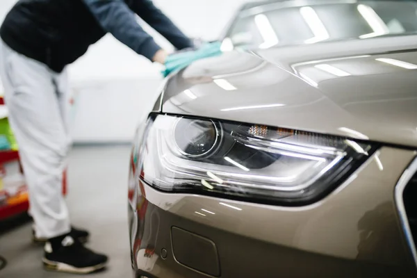 temiz çamaşır arabaya oto yıkama