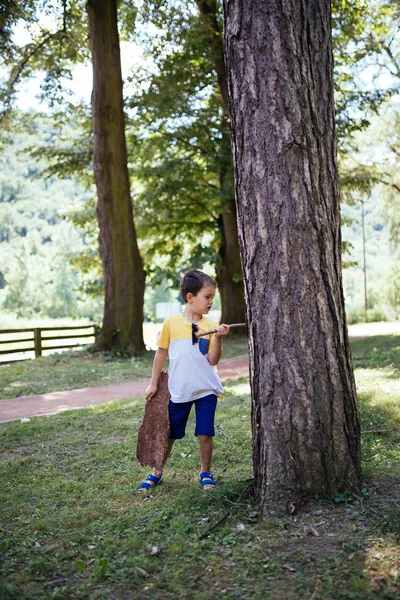 Anak Kecil Yang Lucu Bermain Taman — Stok Foto