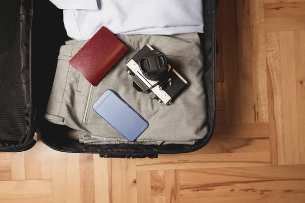 Seyahat çanta giyim, erkek aksesuarları ile açın