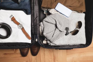 Seyahat çanta giyim, erkek aksesuarları ile açın