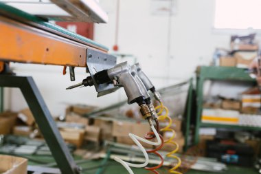 Alüminyum ve Pvc Pencere ve kapı üretimi için fabrika. 