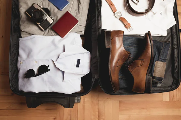 Seyahat çanta giyim, erkek aksesuarları ile açın