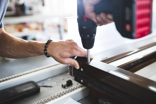 Alüminyum Pvc Pencere Kapı Üretimi Için Fabrika Şçi Montaj Pvc — Stok fotoğraf