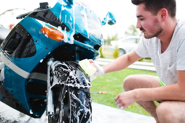 temizlik motosiklet dostum - ayrıntılı (veya valeting) konsept motosiklet. Seçici odak