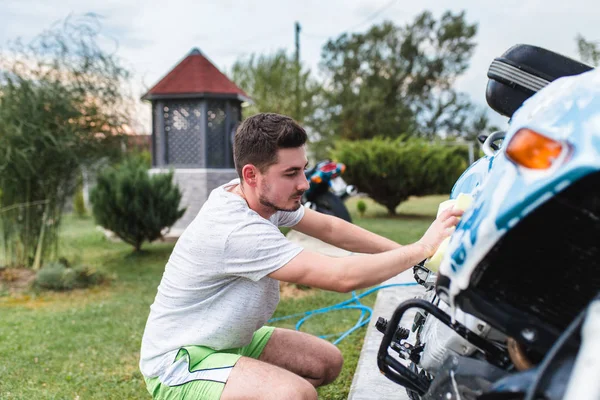 temizlik motosiklet dostum - ayrıntılı (veya valeting) konsept motosiklet. Seçici odak