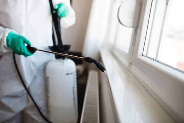 Exterminator Work Wear Spraying Pesticide Sprayer — Stock Photo, Image