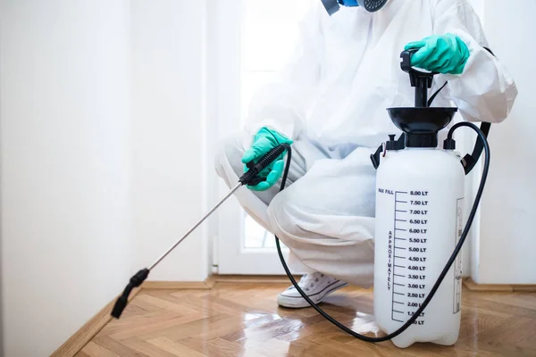 Exterminator Work Wear Spraying Pesticide Sprayer — Stock Photo, Image