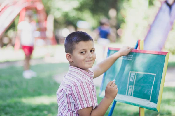 Lindo Niño Jugando Con Lápiz Parque Imagen de archivo