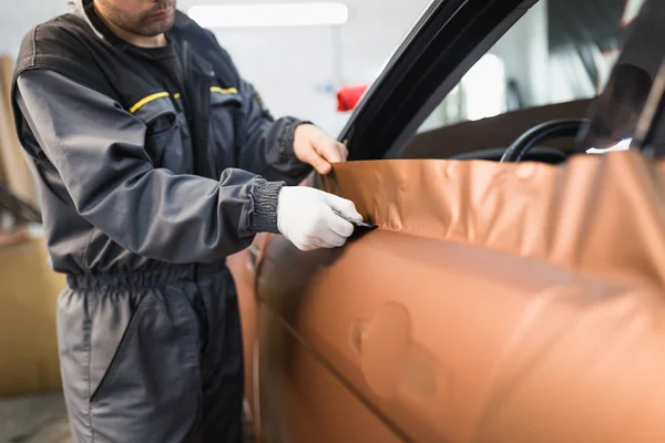 Car Wrapping Specialist Putting Vinyl Foil Film Car Selective Focus — Stock Photo, Image