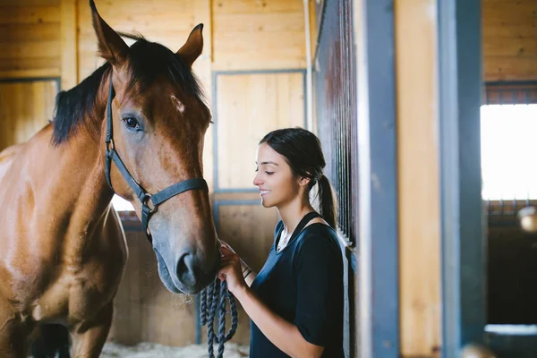 Beautiful Brunette Girl Her Horse — Stock Photo, Image