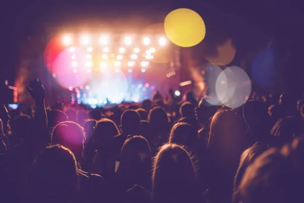 Orang Orang Tak Dikenal Konser Lampu Panggung Warna Warni Efek — Stok Foto