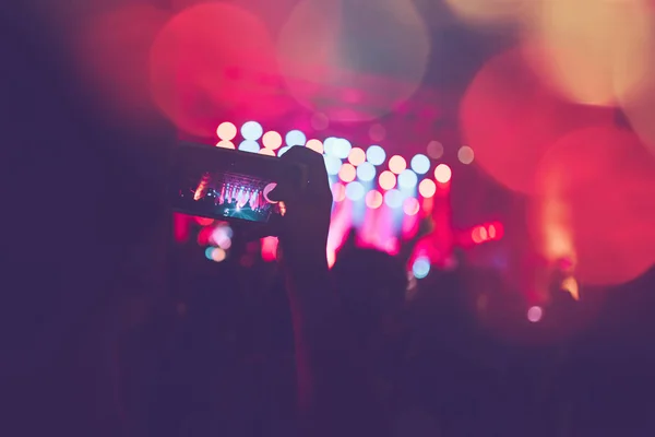 Des Gens Méconnaissables Concert Lumières Scène Effets Colorés — Photo