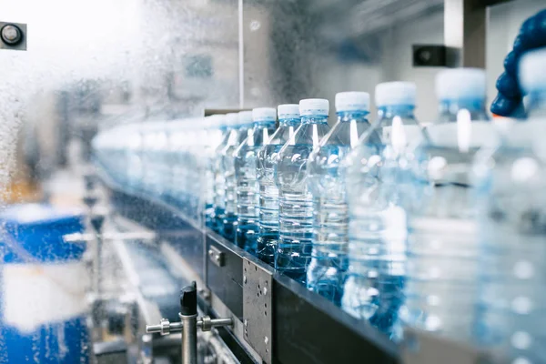 Bottelarij Waterbottellijn Voor Het Verwerken Bottelen Van Zuiver Bronwater Blauwe — Stockfoto