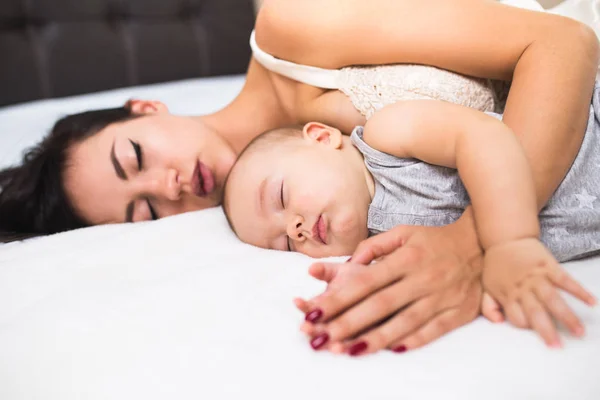 Beautiful Mother Cute Little Baby Boy Sleeping Together Bed — Stock Photo, Image