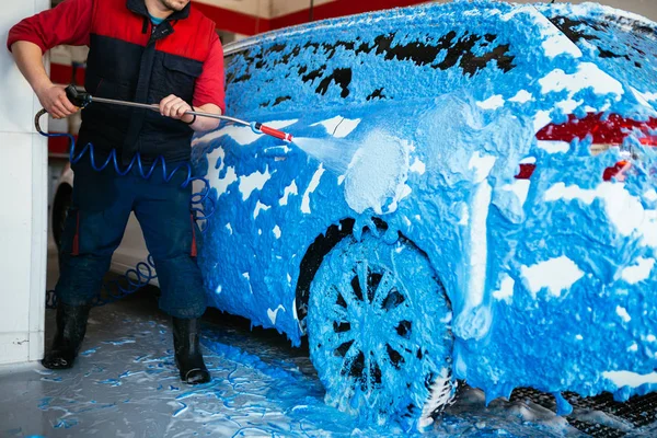 Man Cleaning Car Sponge Using Blue Foam — Stock Photo, Image