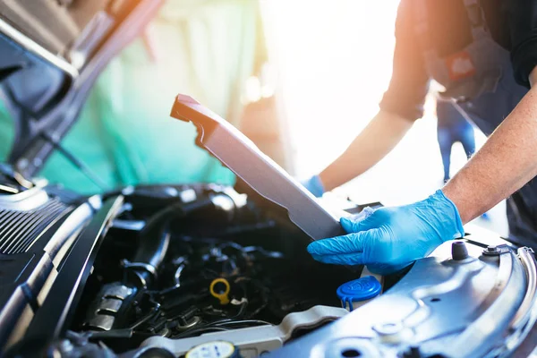 Auto Monteur Reparatie Auto — Stockfoto