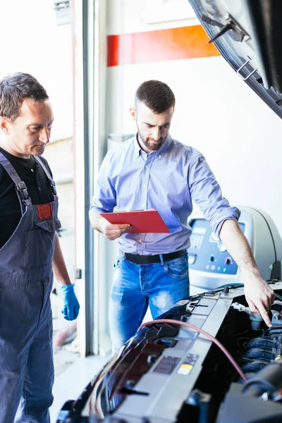 Mecánica Automóviles Reparación Automóviles — Foto de Stock